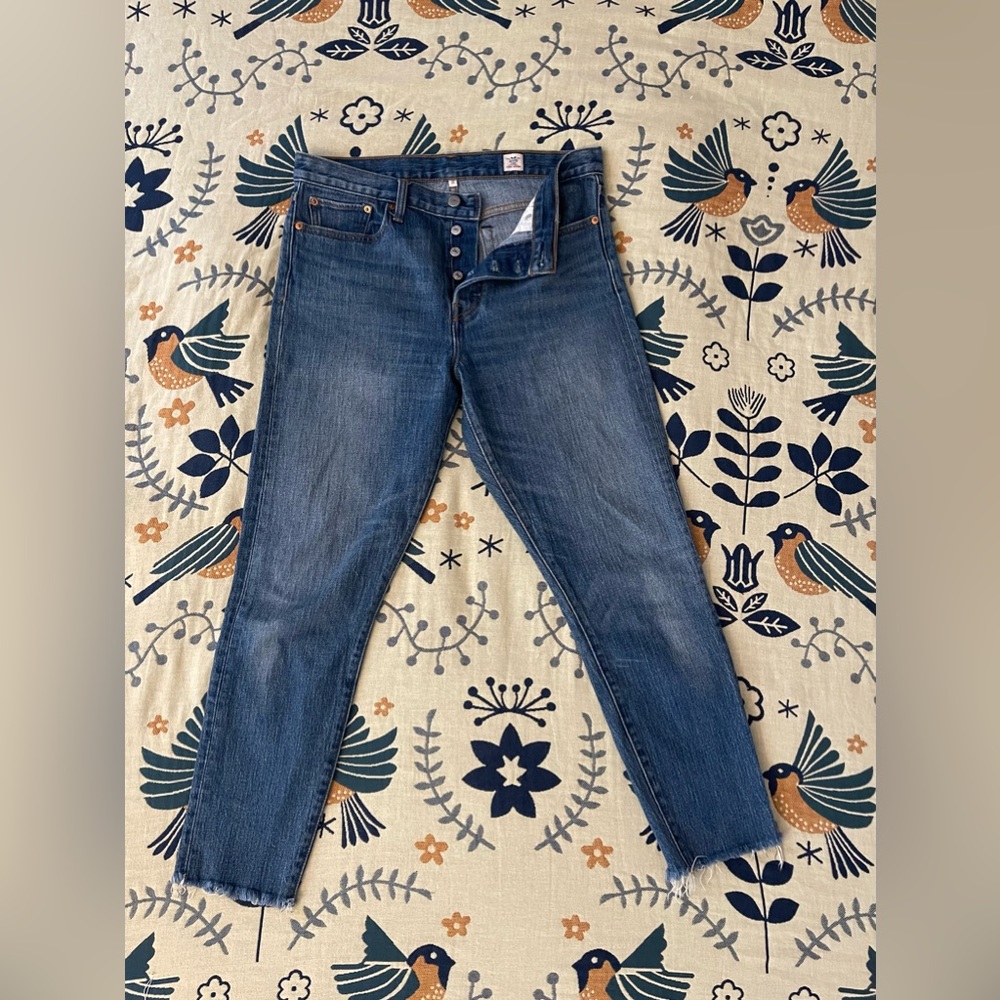 Levi’s High Rise Raw Hem White Oak Cone Denim Size 31